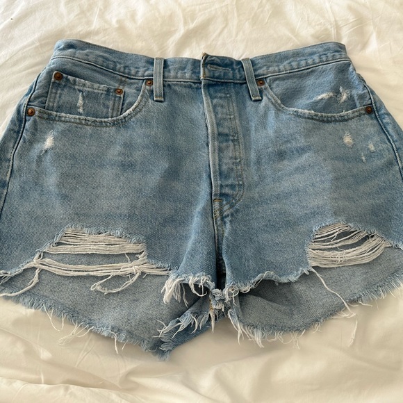 Levis - Picture 3 of 6